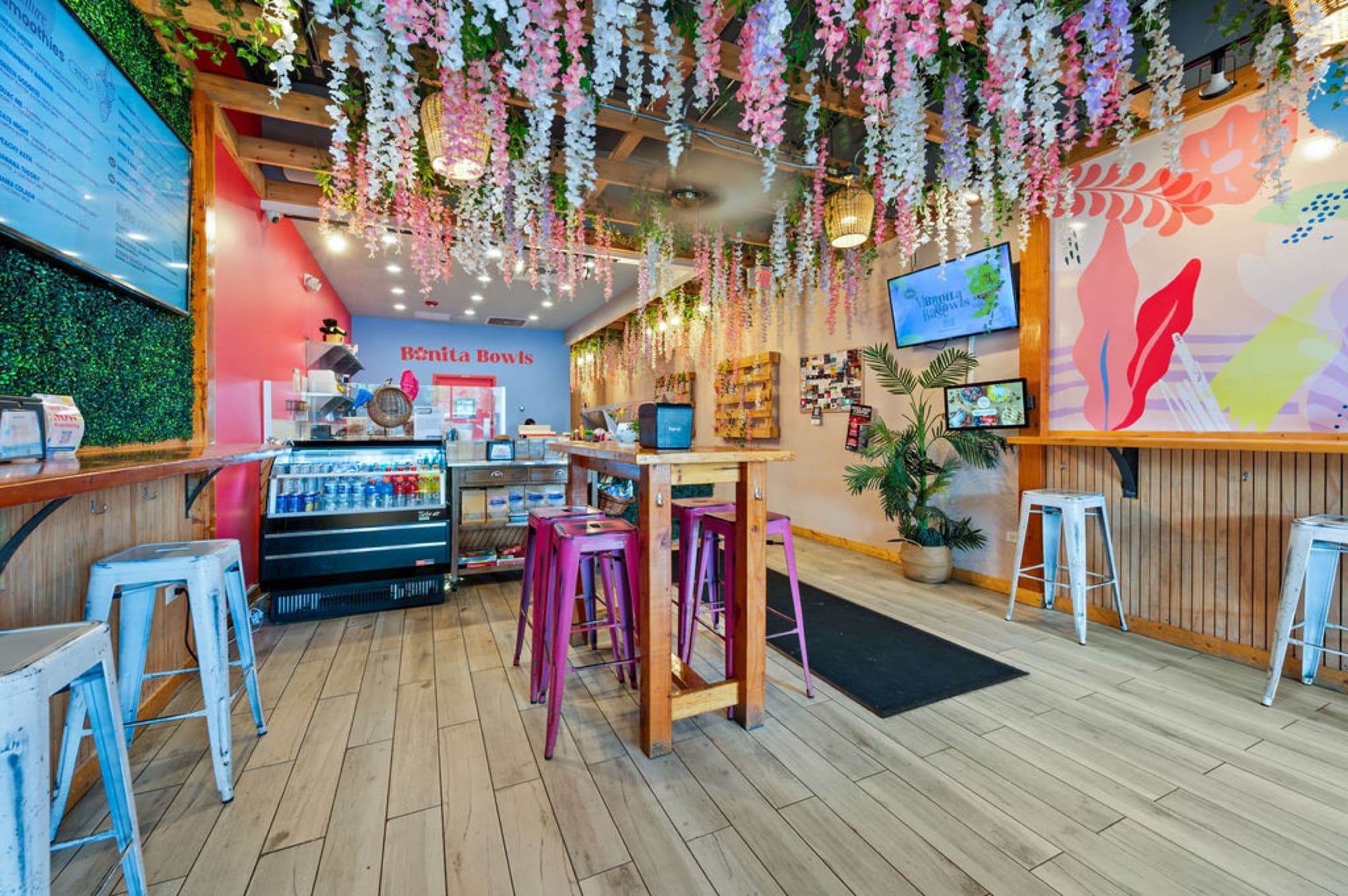 Inside Bonita Bowls Elmhurst